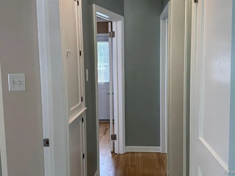 128 Girard Ave — Photo 10