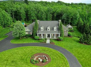 330 Glenmaura Dr, Moosic, PA 18507