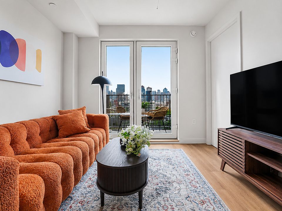 1st image of 16 West St #619
