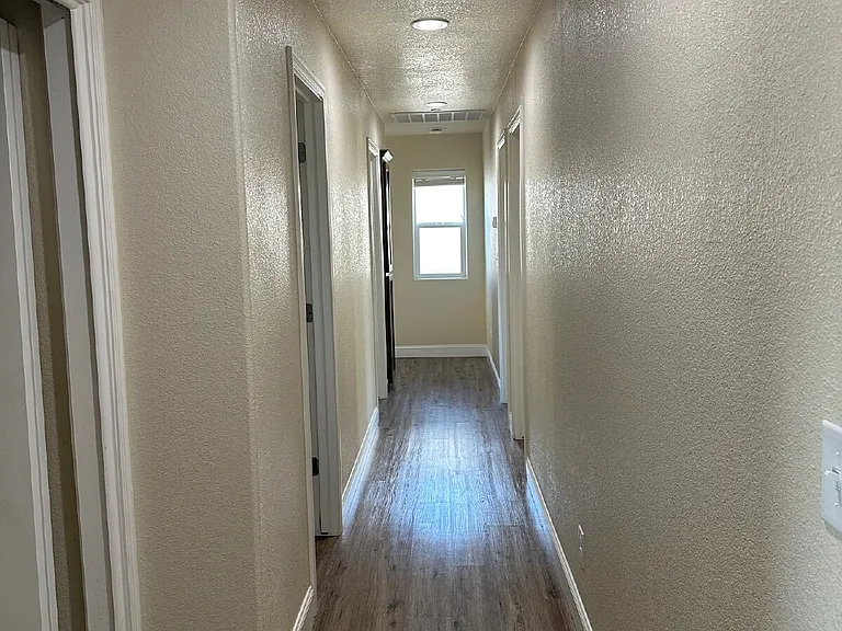 1338 Hermosa Dr — Photo 16