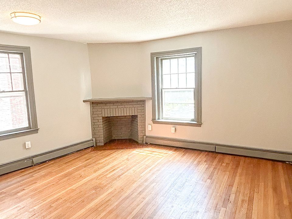 1st image of 926 Asylum Ave #106