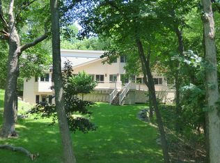 3197 N Dekoven Dr, Oconomowoc, WI 53066