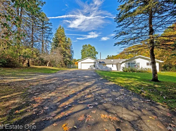 9150 Rattalee Lake Rd, Clarkston, MI 48348