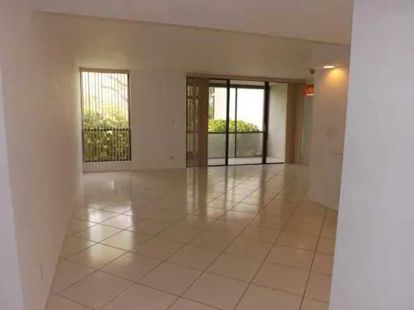 2003 Bridgewood Dr, Boca Raton, FL 33434