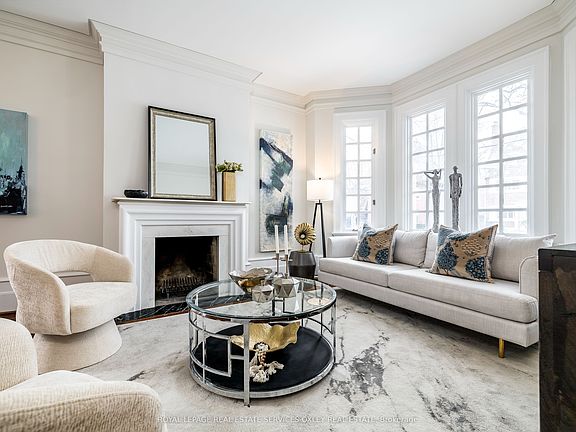 5th image of 121 Roxborough Dr