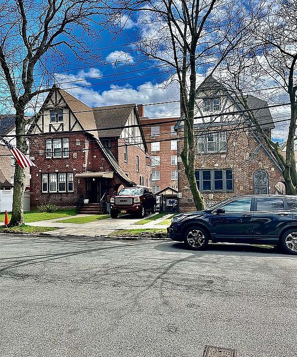 2nd image of 187-28 87th Dr