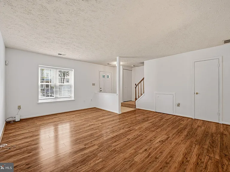 16 Meadowside Ct — Photo 8