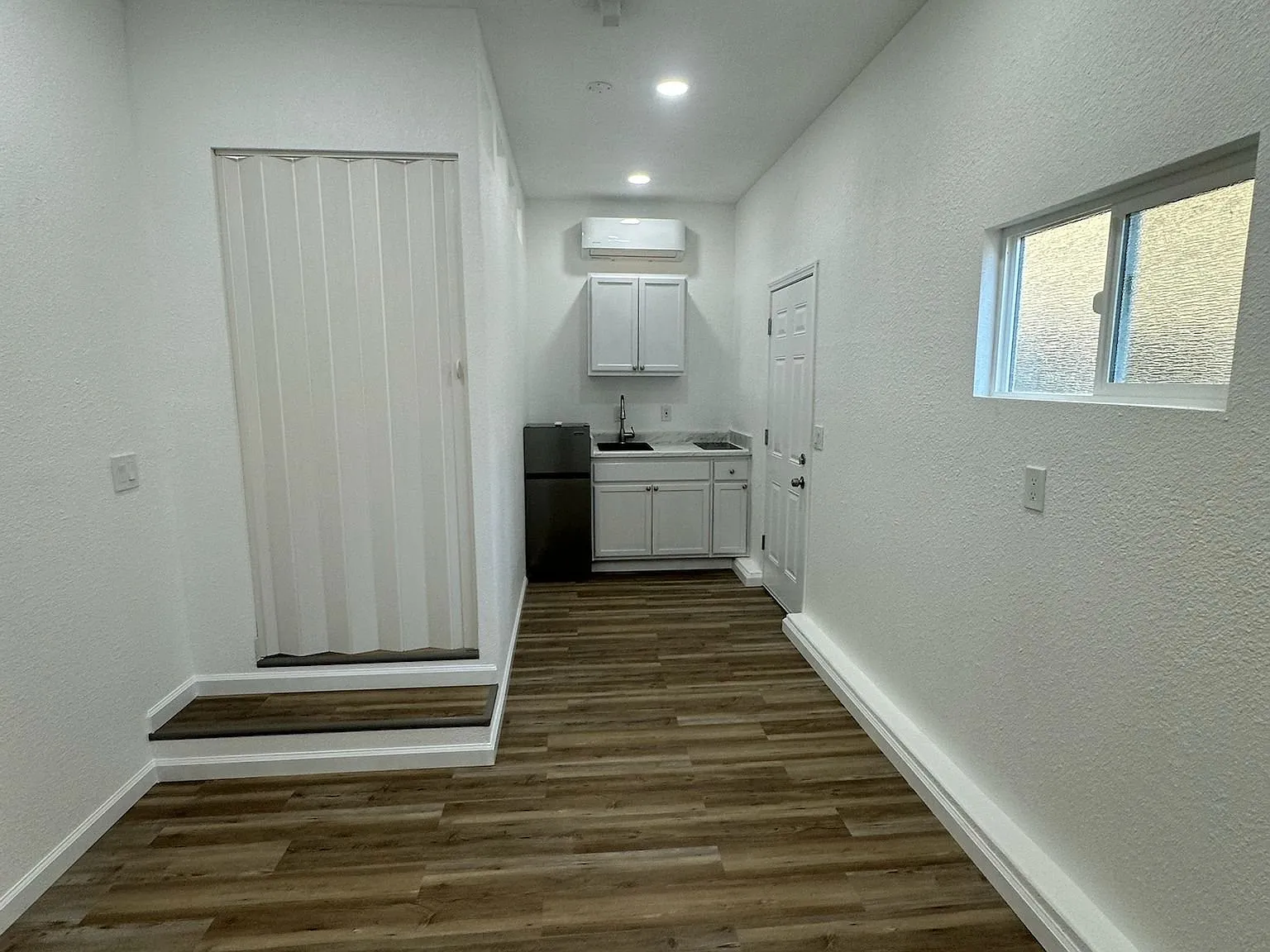 Cozy Riverbank Studio| 3220 Pocket Ave | $1000 | Available 10/02/2026 — Photo 1