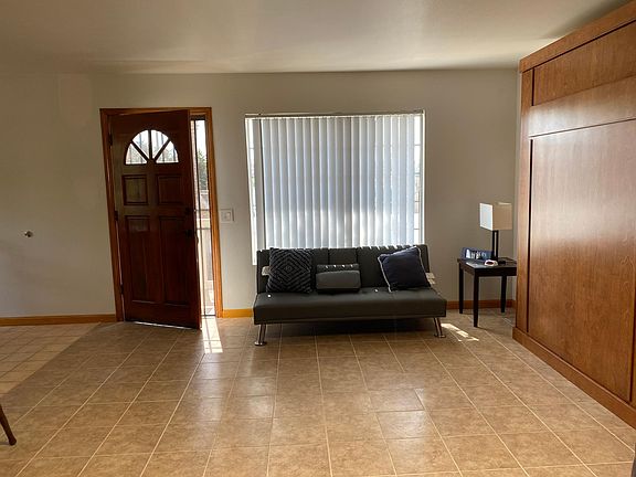 4th image of 246 N Loma Ave #1