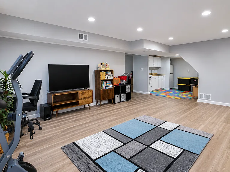 1501 Ladd St — Photo 32