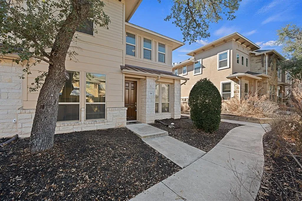 4 bed, 3.0 bath, 2060 sqft, $2,500 — Photo 2