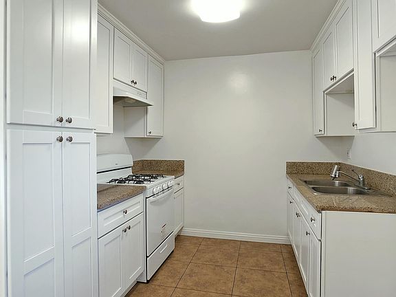 2nd image of 7228 Haskell Ave #14
