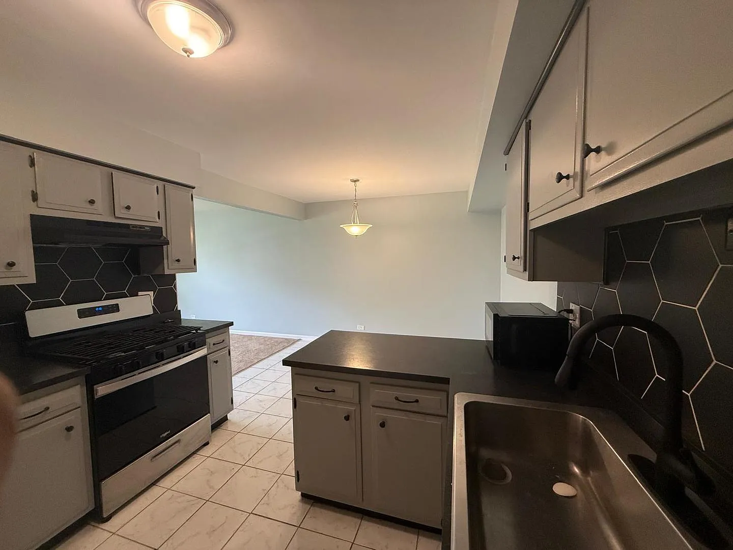 3 bed, 1.5 bath, 1100 sqft, $2,350 — Photo 4
