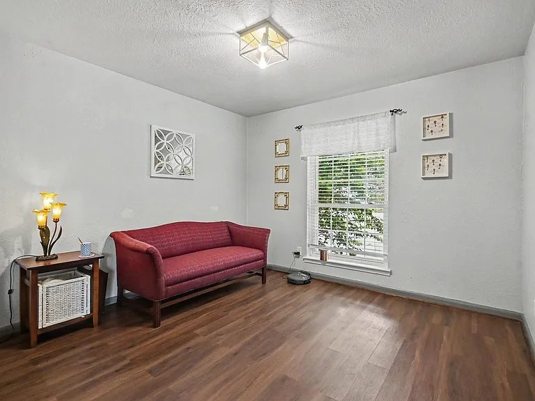423 Merriweather St — Photo 17