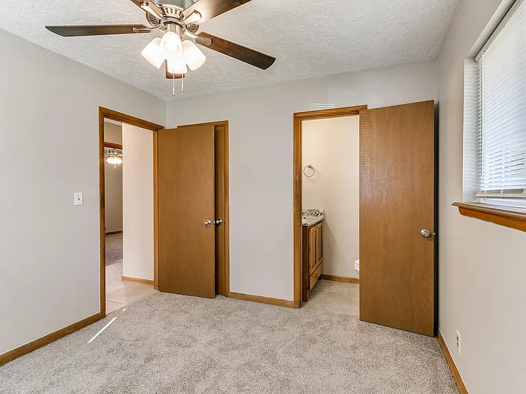 214 Thompson Dr — Photo 17
