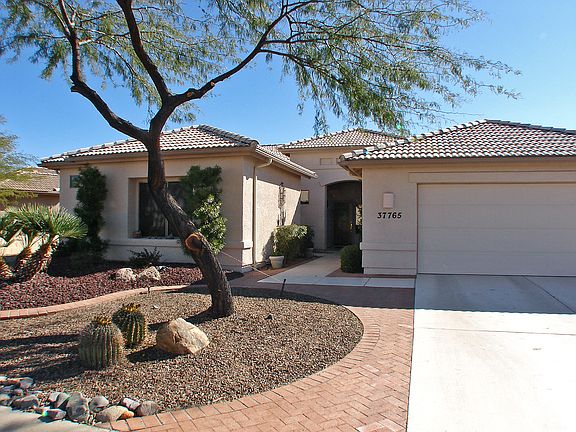 This Ponderosa has an attached casita.