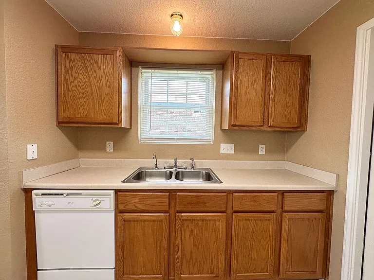 4404 Waterside Dr — Photo 10