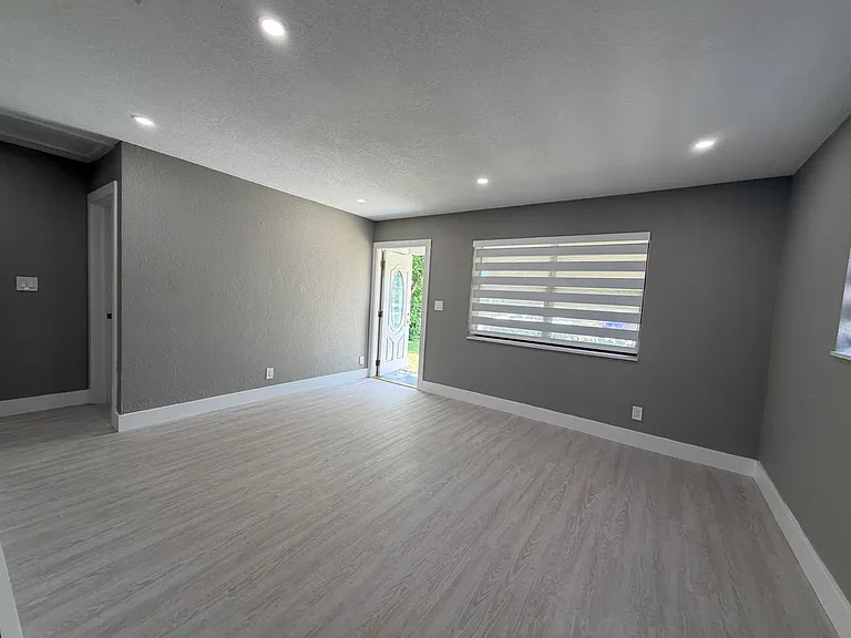 827 Franklin Rd — Photo 3
