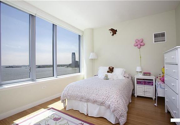 3rd image of 2 River Ter APT 17D