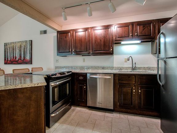 4th image of 501 Abbey Springs Dr
