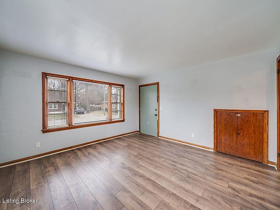 5th image of 210 W Lansing Ave