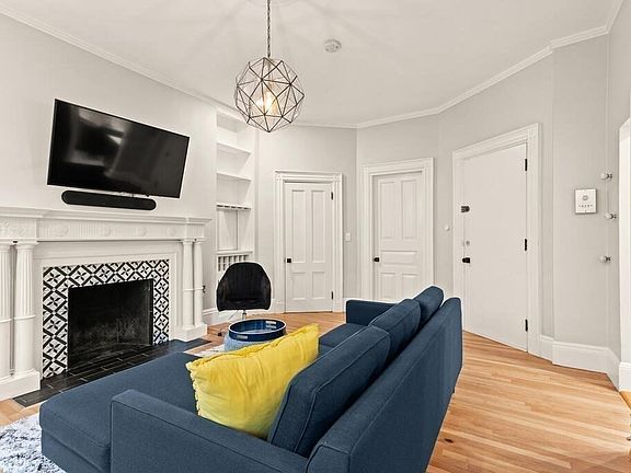 3rd image of 473 Beacon St APT 5