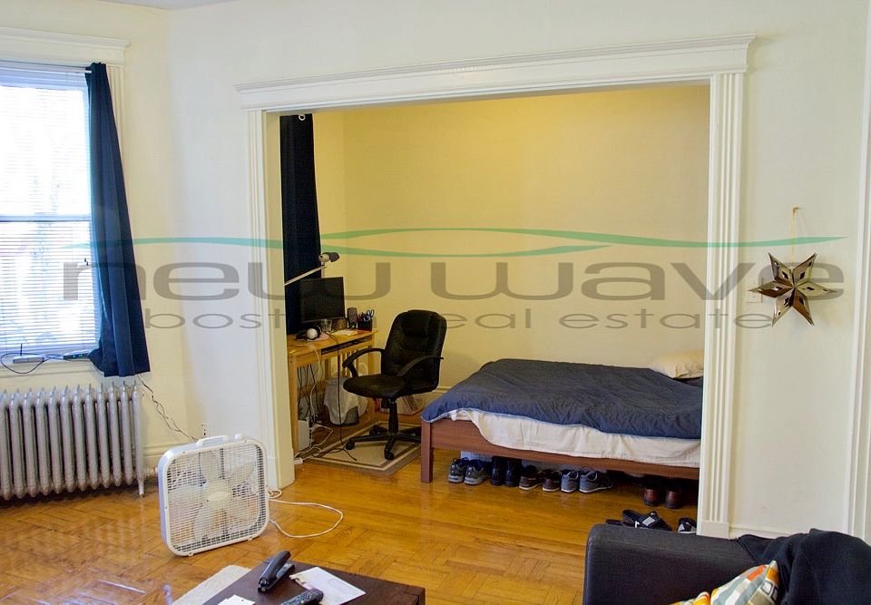1st image of 104 Queensberry St #13