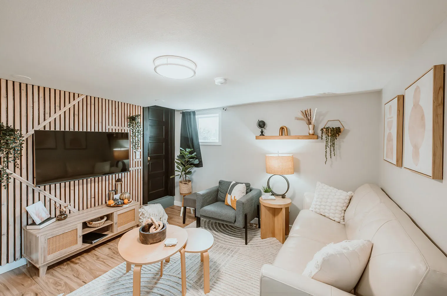 2 bed, 1.0 bath, 807 sqft, $5,266 — Photo 1