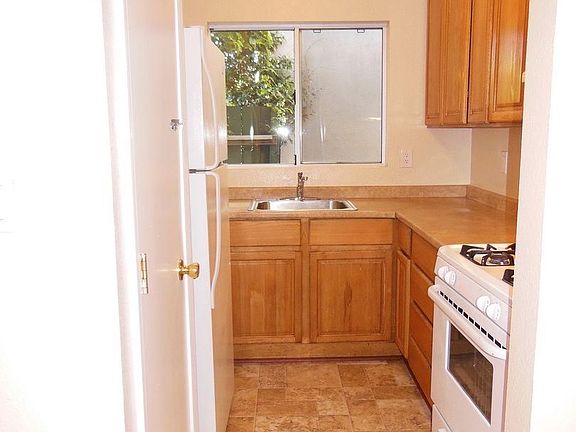 4th image of 475 Redwood Ave APT 4