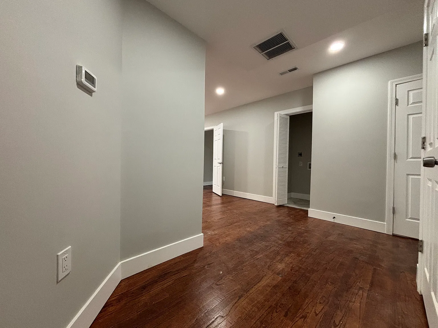 3 bed, 1100 sqft, $1,895 — Photo 2