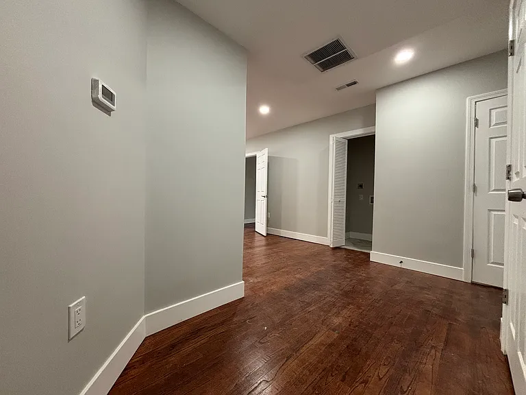 70-201 Circular Ave #201A — Photo 5