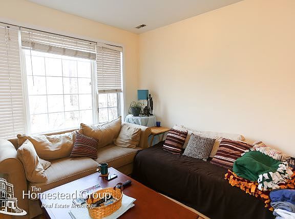 4th image of 1543 W Walton St #2TWO