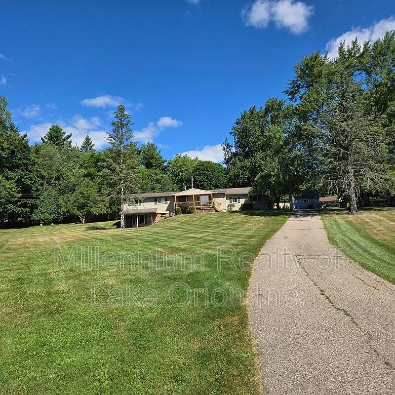 4 bed, 3.0 bath, 2490 sqft, $2,795 — Photo 3