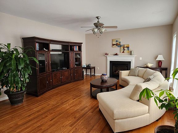 3rd image of 43340 Julie Martin Ct