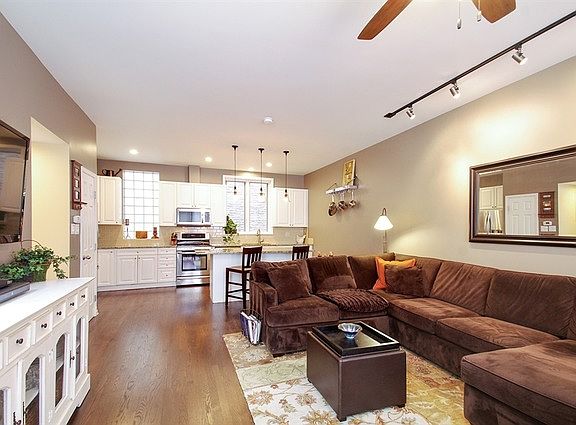 4th image of 4240 N Kenmore Ave #3N