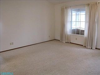 5th image of 1336 Hillview Cir W