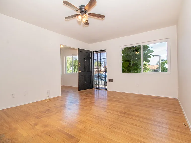 4209 Monroe Ave — Photo 7