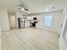 2204 W San Antonio St