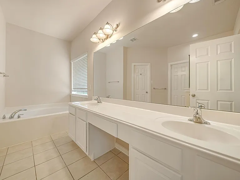 18106 Linden Forest Ln — Photo 21