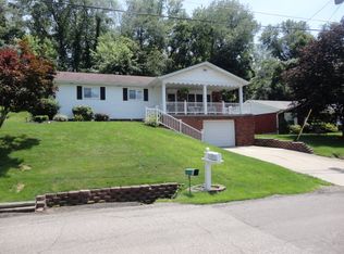 11 Greenbriar Ln, Wheeling, WV 26003