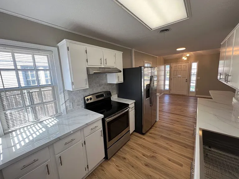 2906 S Monroe St — Photo 5