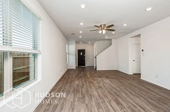4 bed, 2.5 bath, 1853 sqft, $1,960 — Photo 3