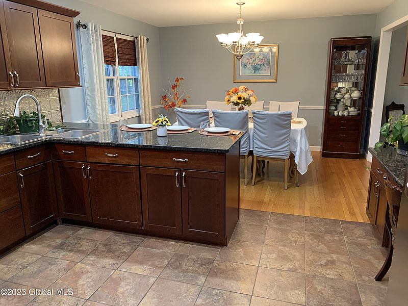 4th image of 2170 Foxhill Drive