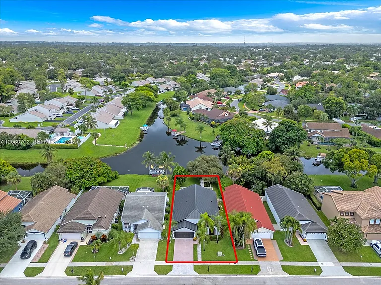 758 Lake Wellington Dr — Photo 40