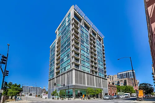 700 W Van Buren St #1010 Photo 1