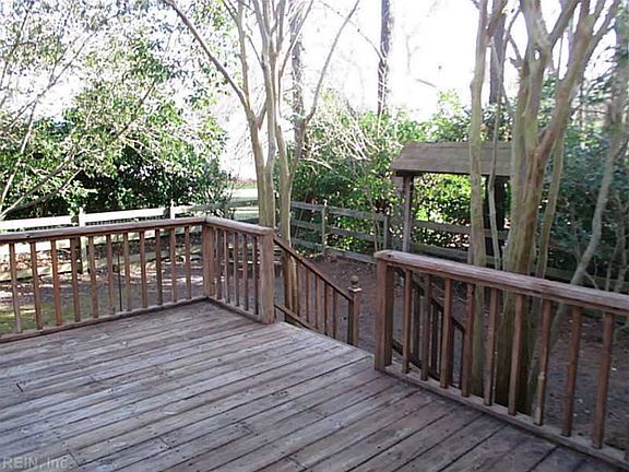 4th image of 1048 Wessex Ln