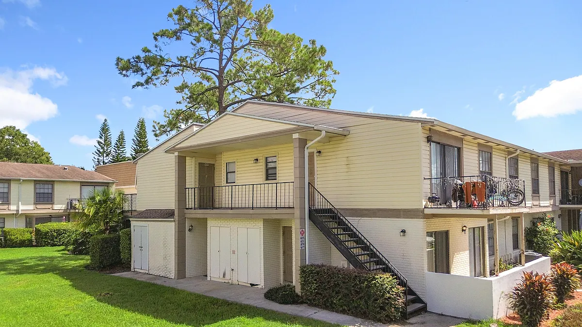 Building Photo - 5977 Village Cir #5977
