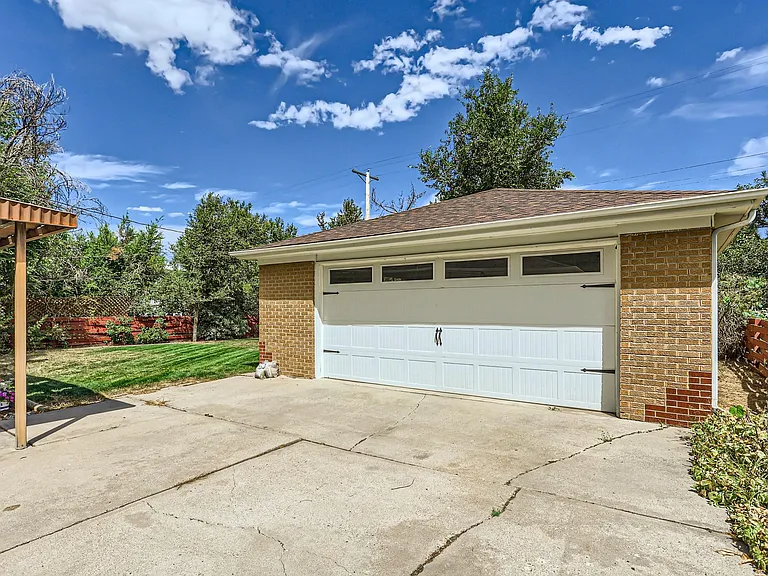 2.5 car garage