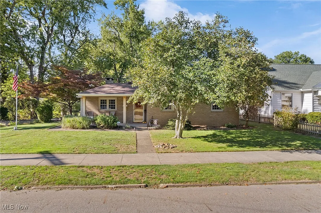 907 E Front St photo 1