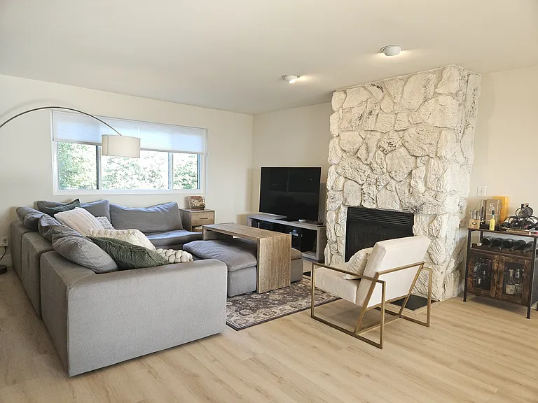 50 Alana Dr — Photo 1